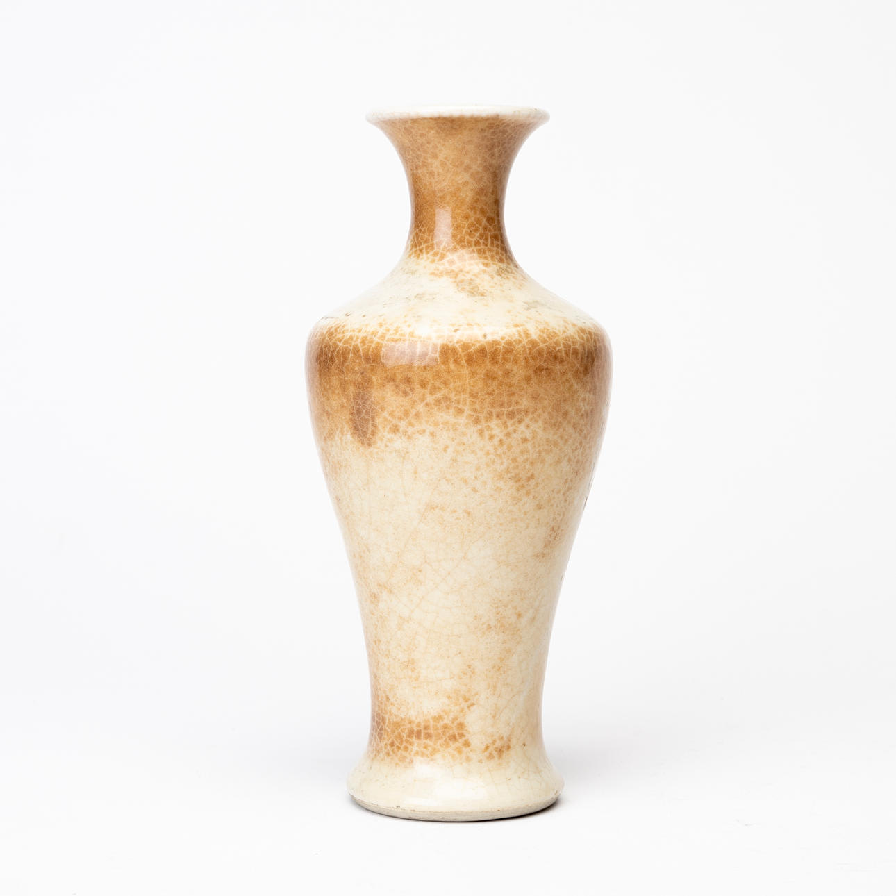 A Qing China porcelain vase.