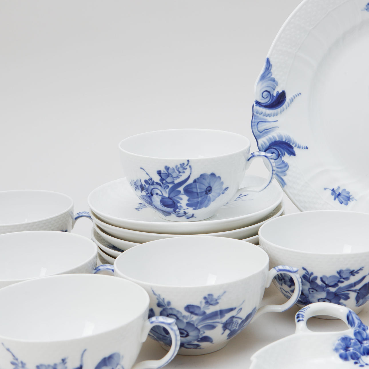 A set of 17 “Blue Flower” tea set pieces, Royal Copenhagen. Ceramics ...