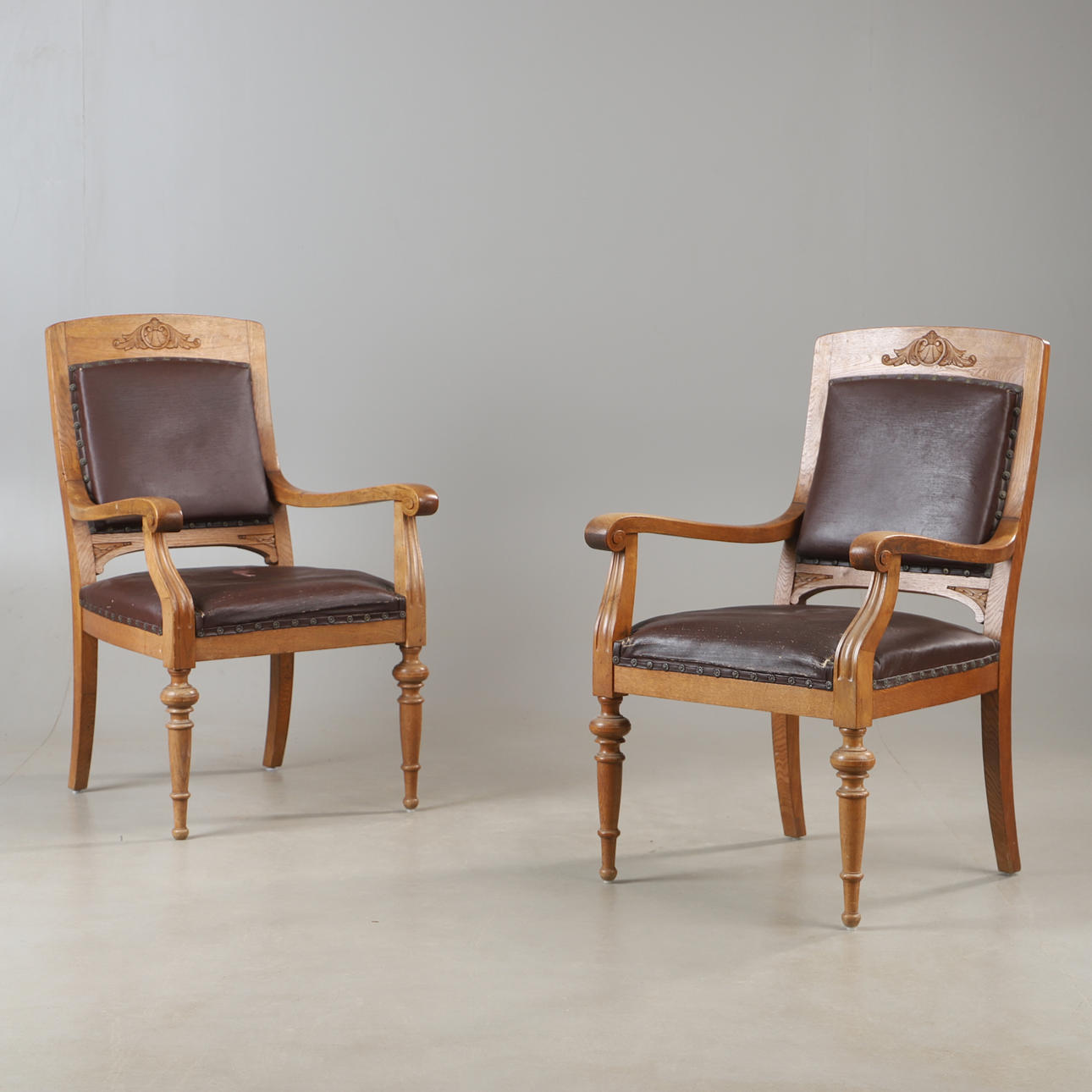 KARMSTOLAR, 1 par, ek, nyrenässans.