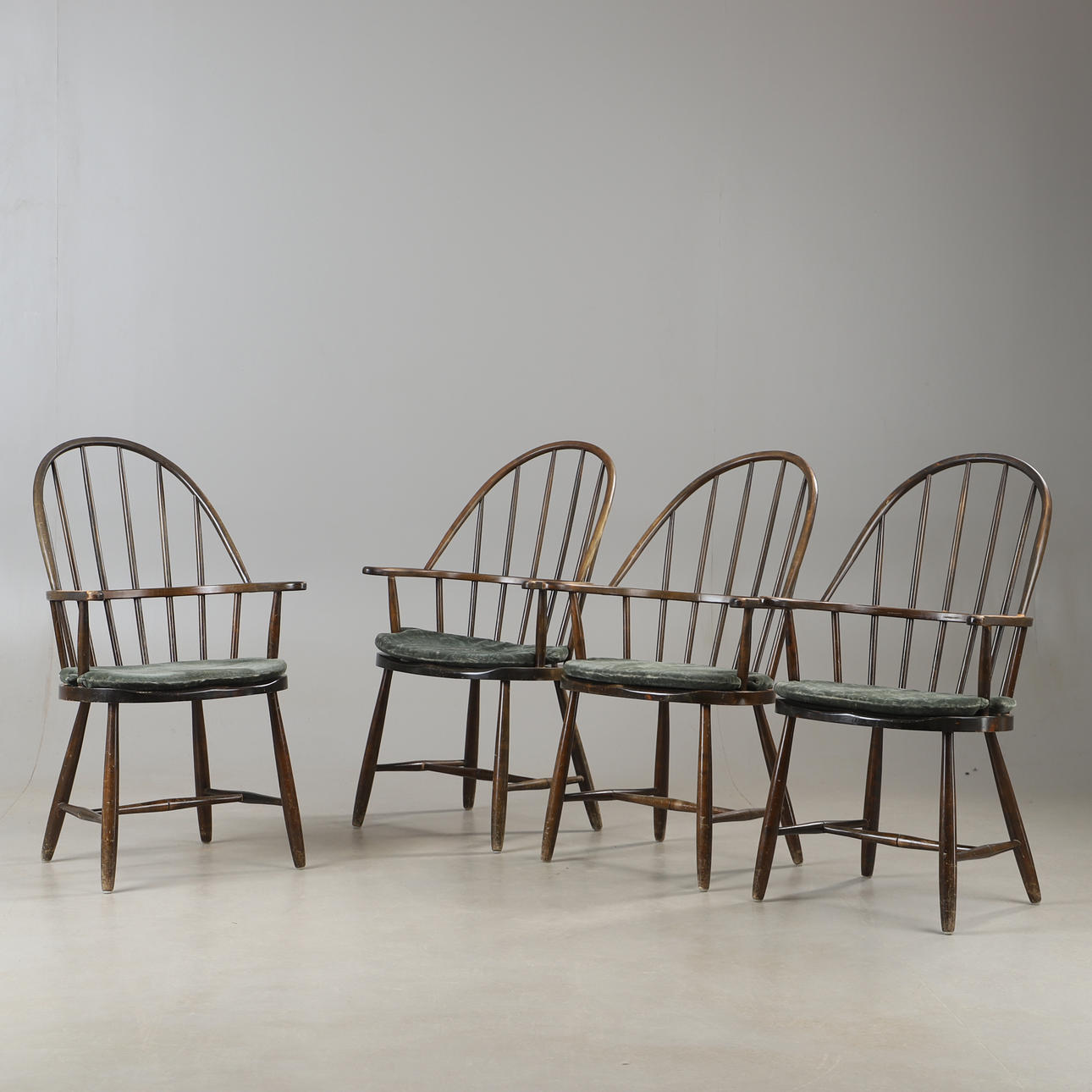 KARMSTOLAR, 4 stycken, Windsor-modell, 1900-talets första hälft.