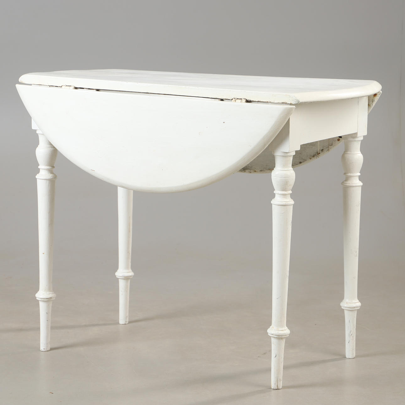 KLAFFBORD, vitmålat, 1900-talets första hälft.