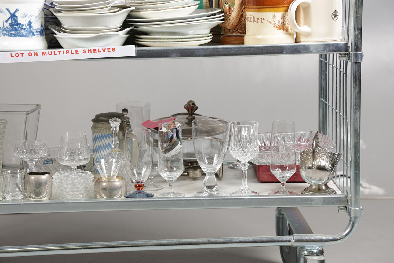 A LARGE COLLECTION OF CERAMIC & GLASSWARE (QTY). Ceramics & Porcelain ...