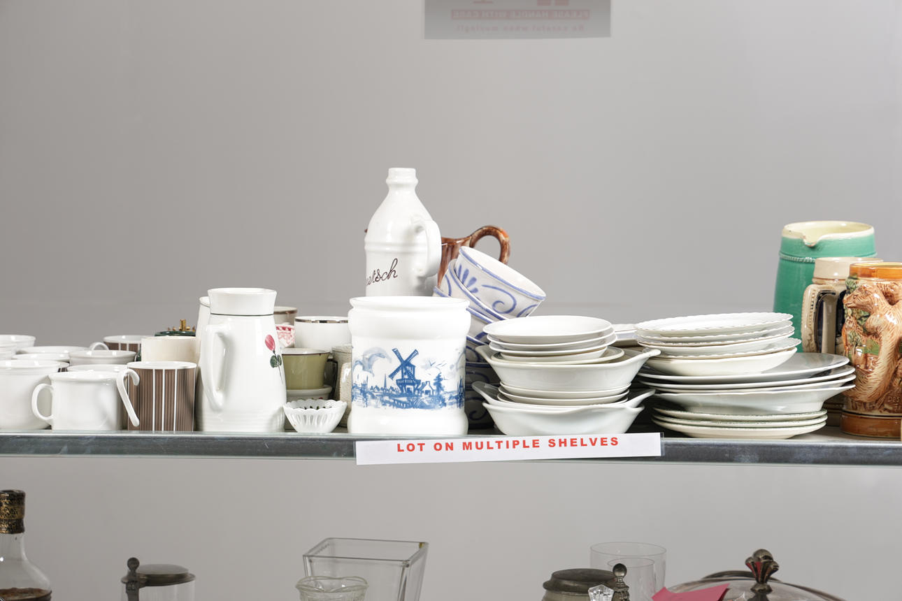 A LARGE COLLECTION OF CERAMIC & GLASSWARE (QTY). Ceramics & Porcelain ...