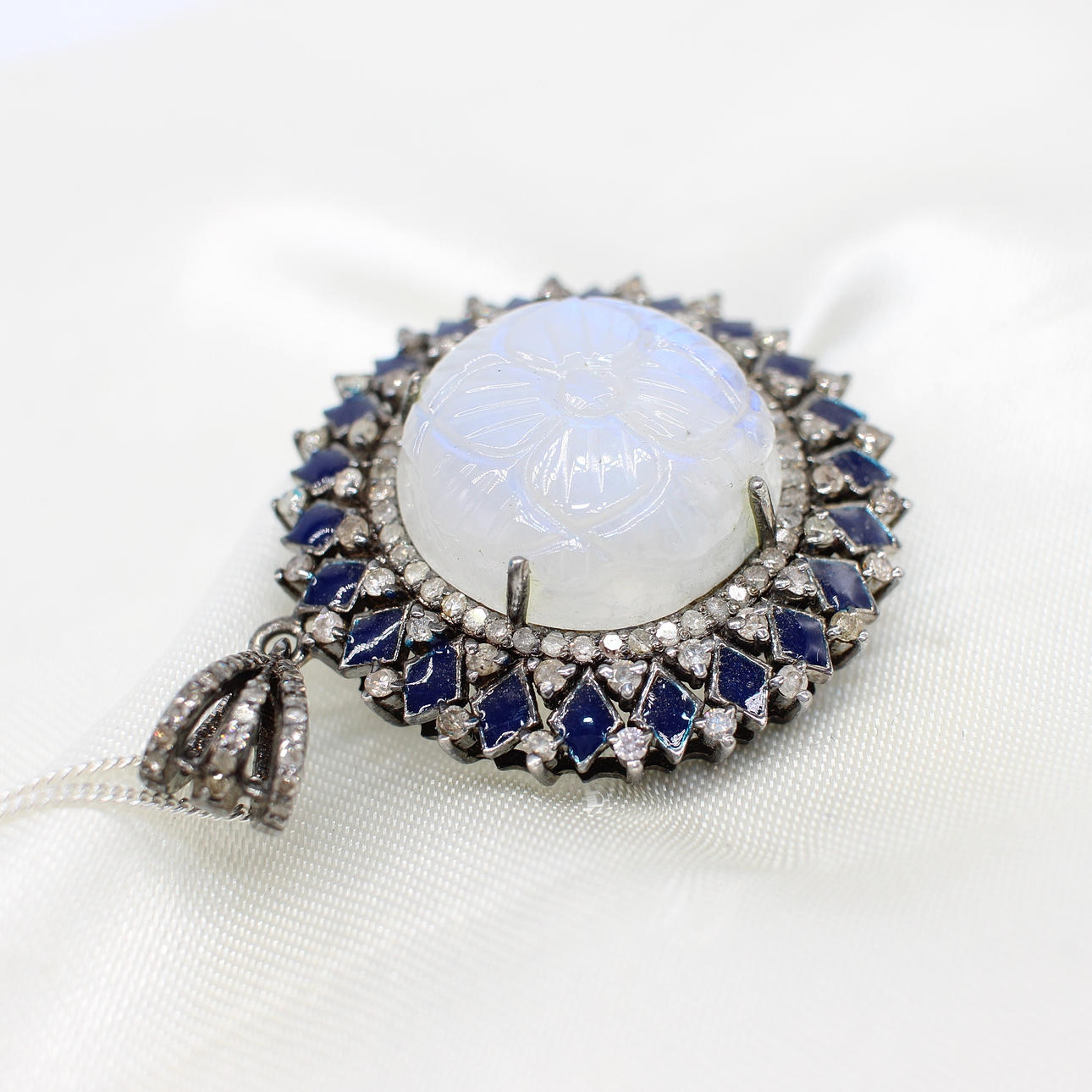 DIAMOND & MOONSTONE PENDANT NECKLACE.