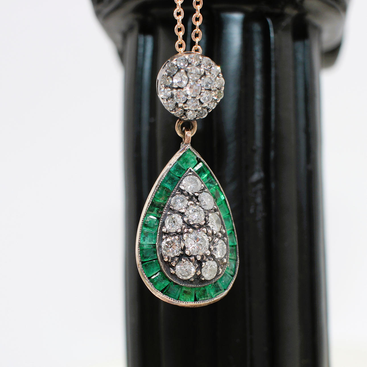 COLLIER MED SMARAGD OCH DIAMANTER.