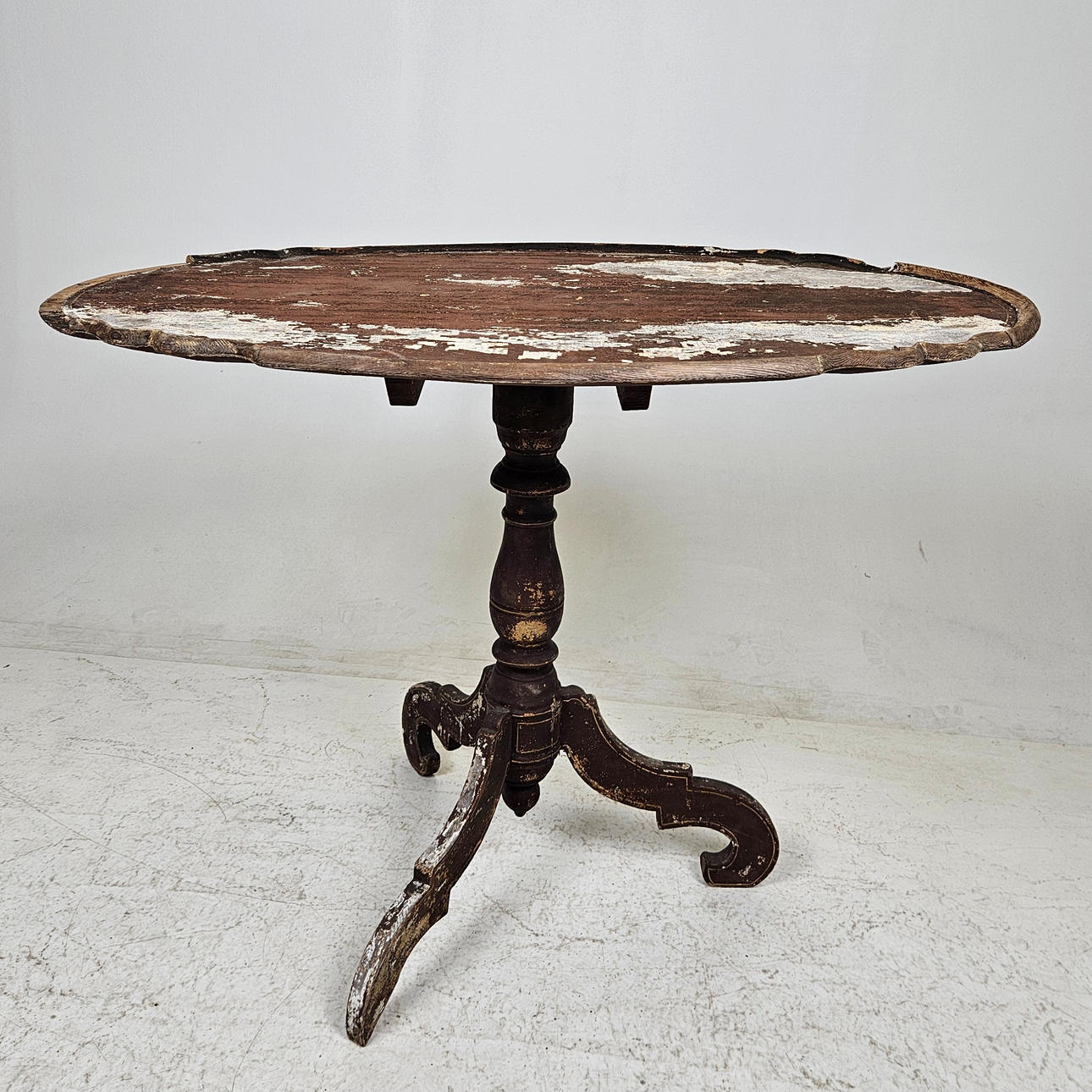A 17th-century Rococo folding table.