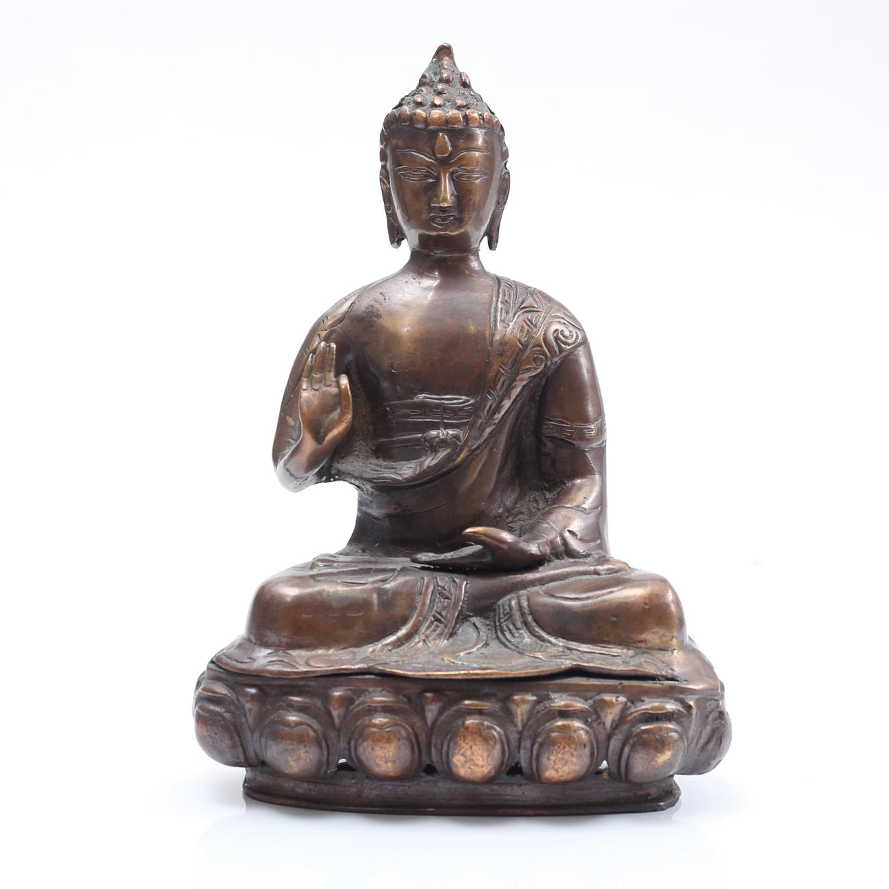 A BRONZE BUDDHA SCULPTURE.