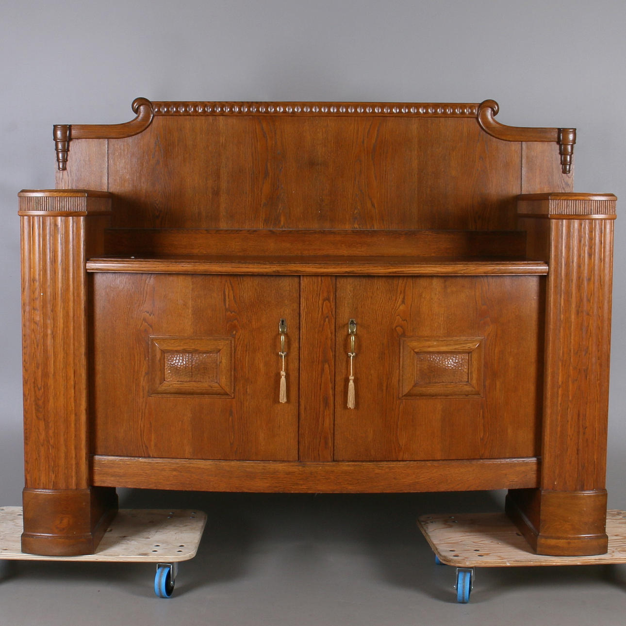 BUFFE, ek, jugend, Carlsson & Reicke möbleringsaffär, Stockholm, 1900-talets första hälft.