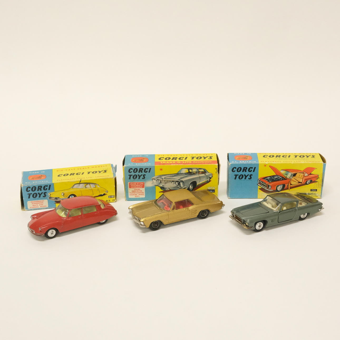 CORGI TOYS. TRE MODELLBILAR. ENGLAND.