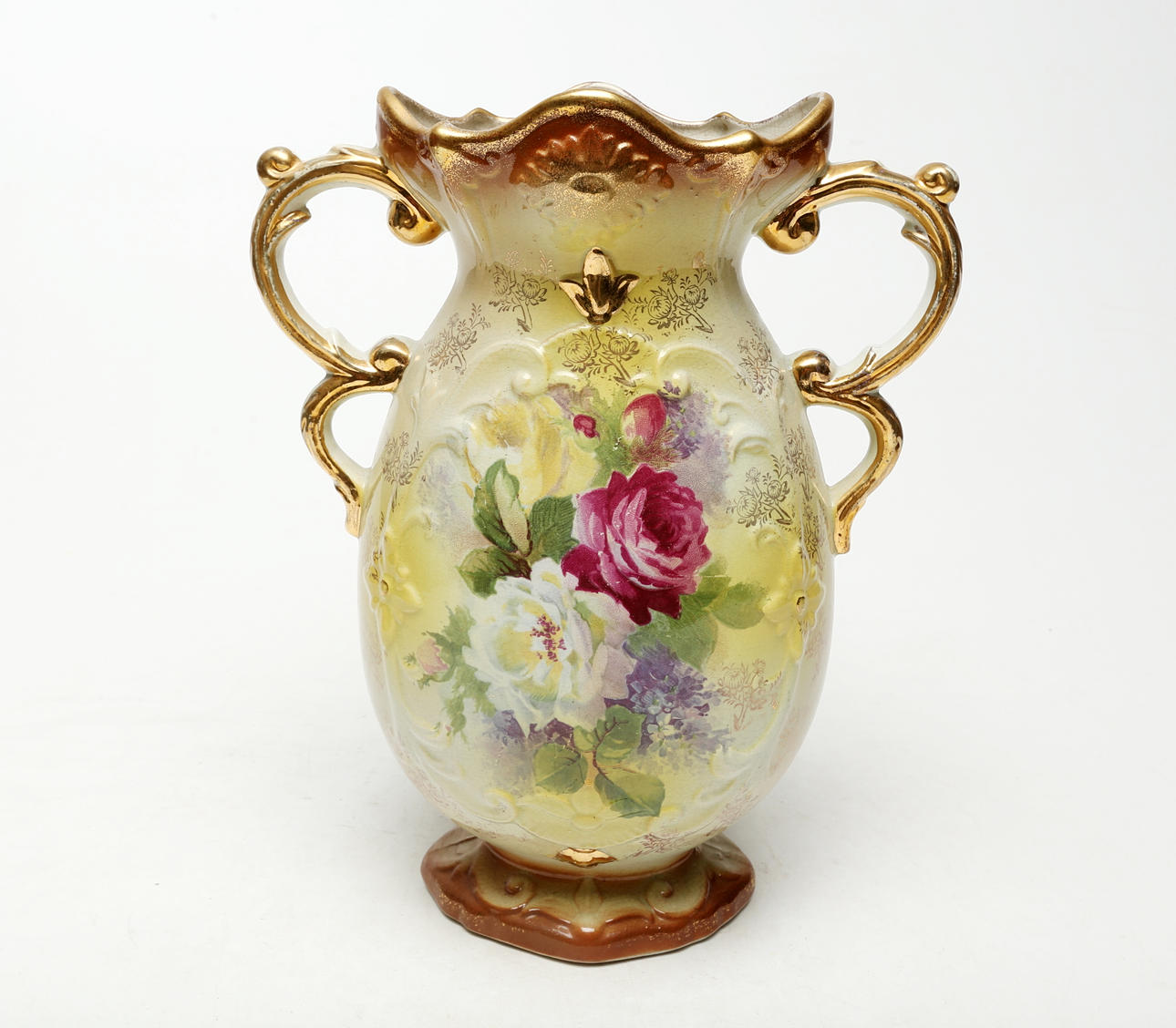A porcelain urn, England.