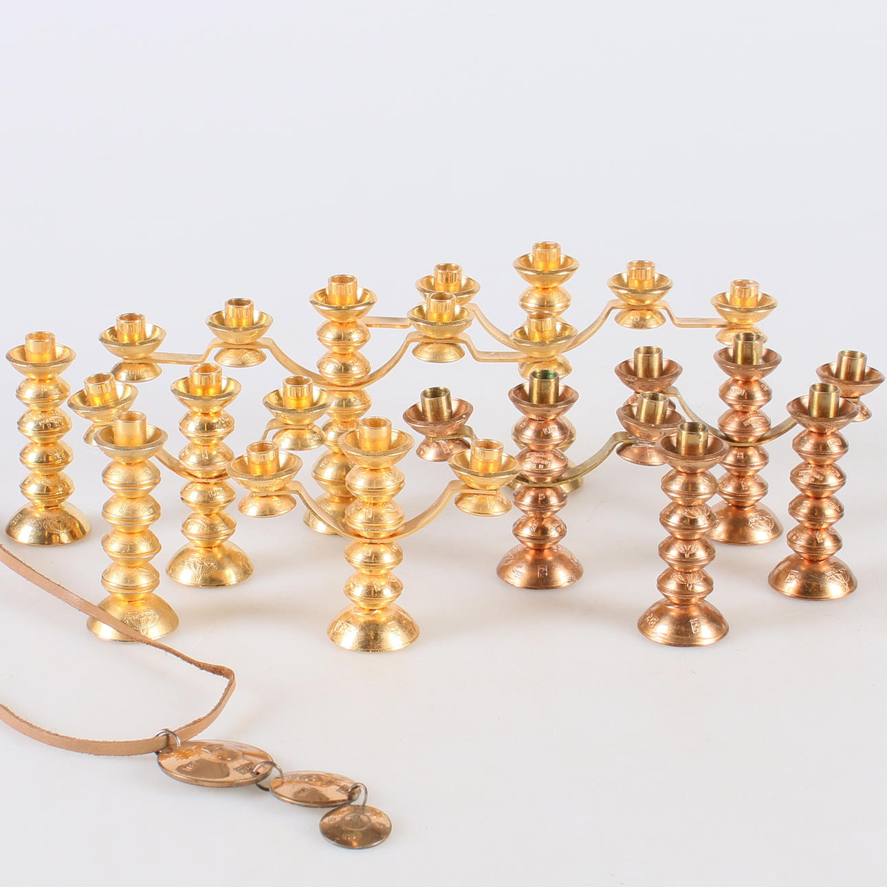 LJUSSTAKAR, 10 st. Tillverkade av gamla mynt, 1900-tal.