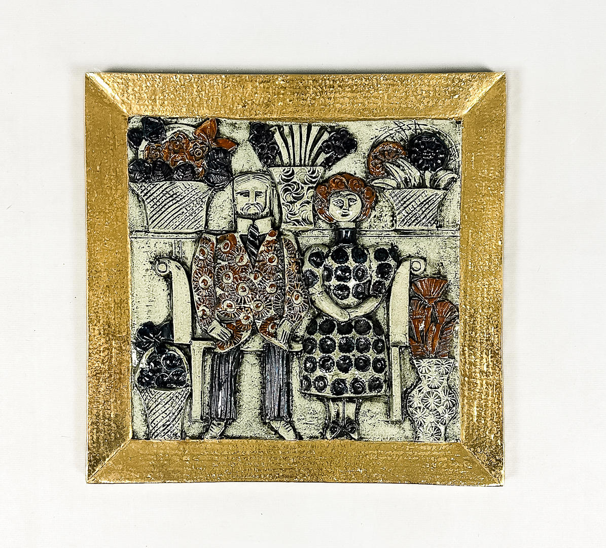 LISA LARSON. A stoneware “Jubilee” wall plate, Gustavsberg (1969