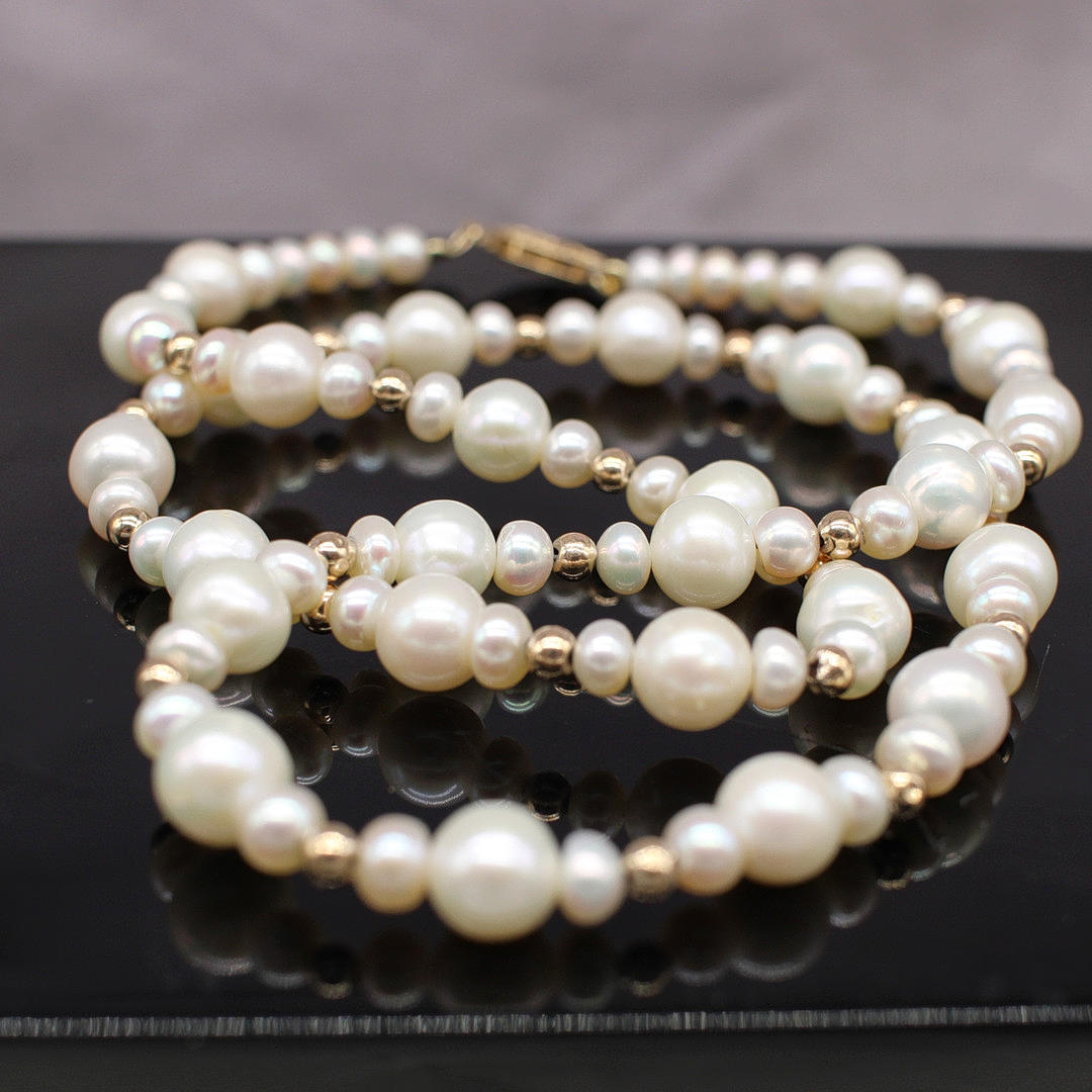 PEARL AND 9K GOLD NECKLACE.