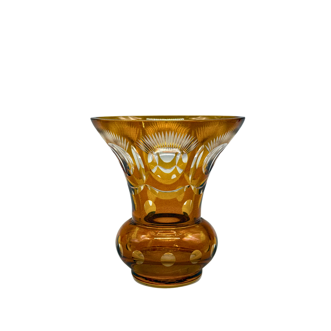 SMALL GLASS VASE IN BROWN.