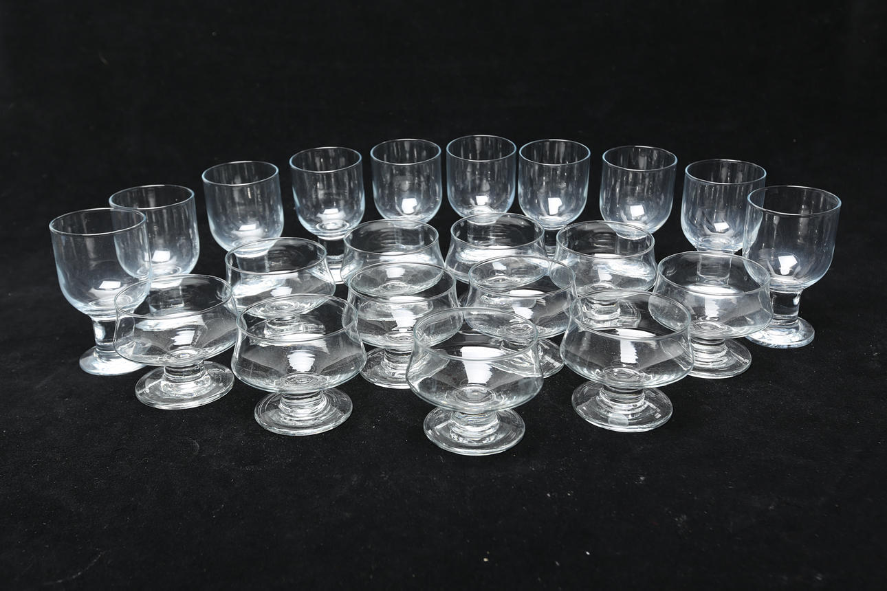 GLAS, två sorter, totalt 21 delar.