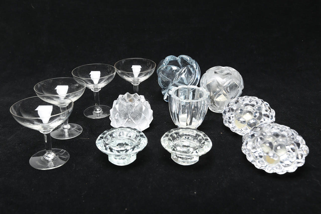 GLASS OBJECTS 11 pieces, including Orrefors.