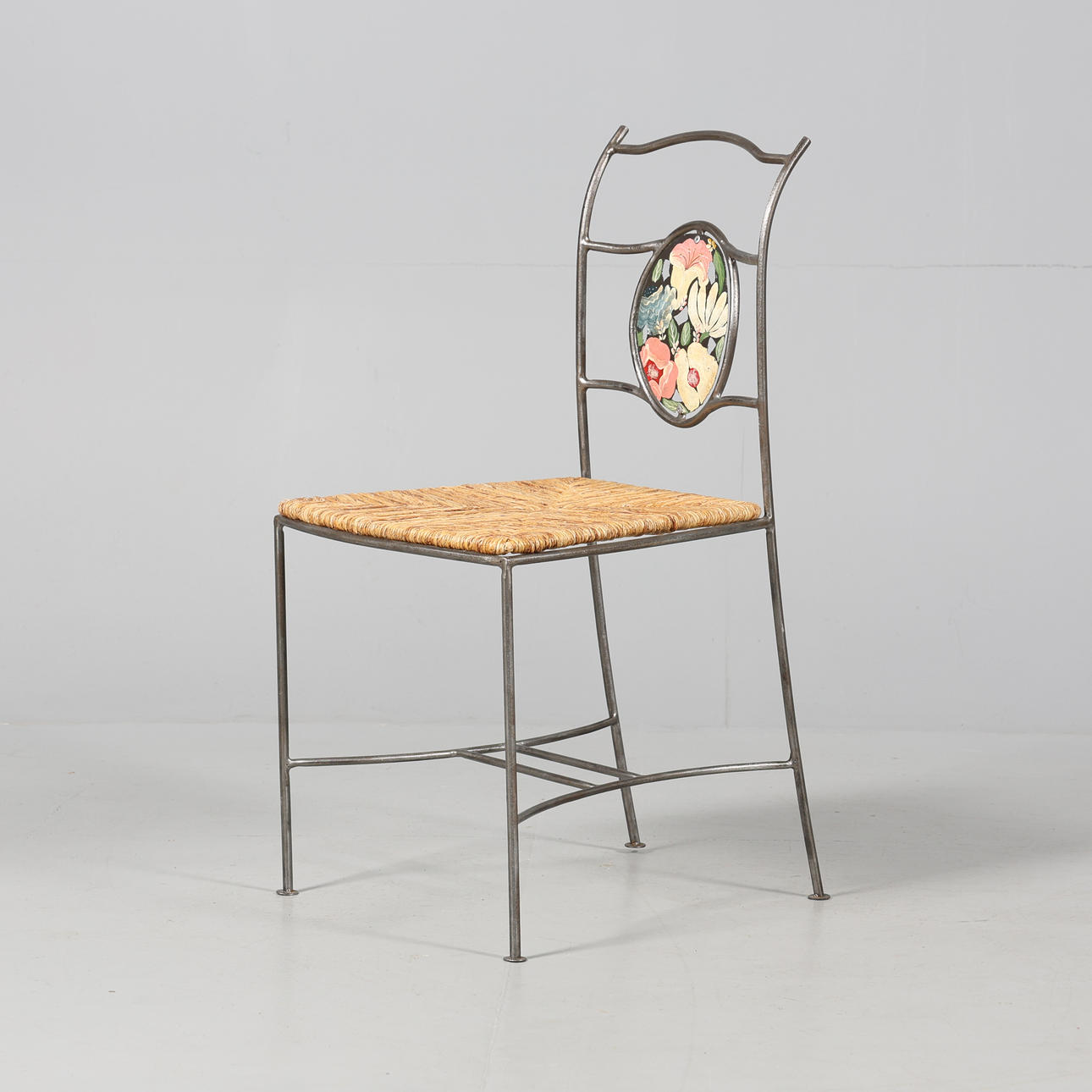 STOL, smide samt flätad sits, bemålad ryggtavla.