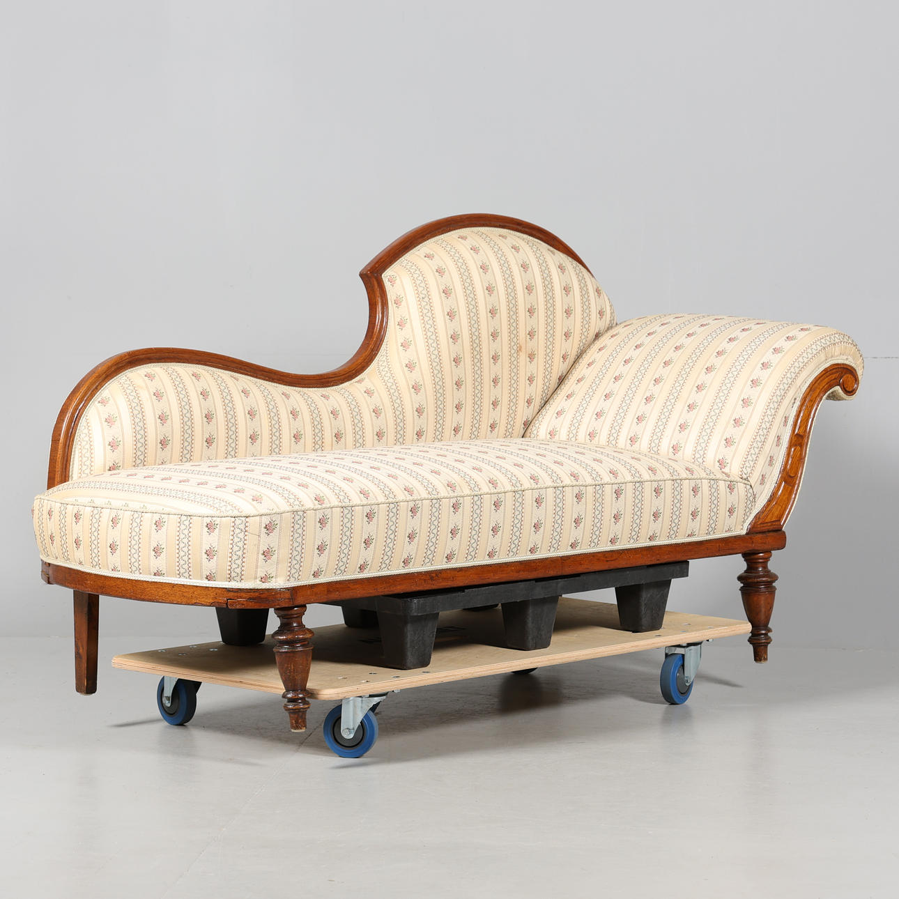 KANAPÈ, Nyrokoko stil.