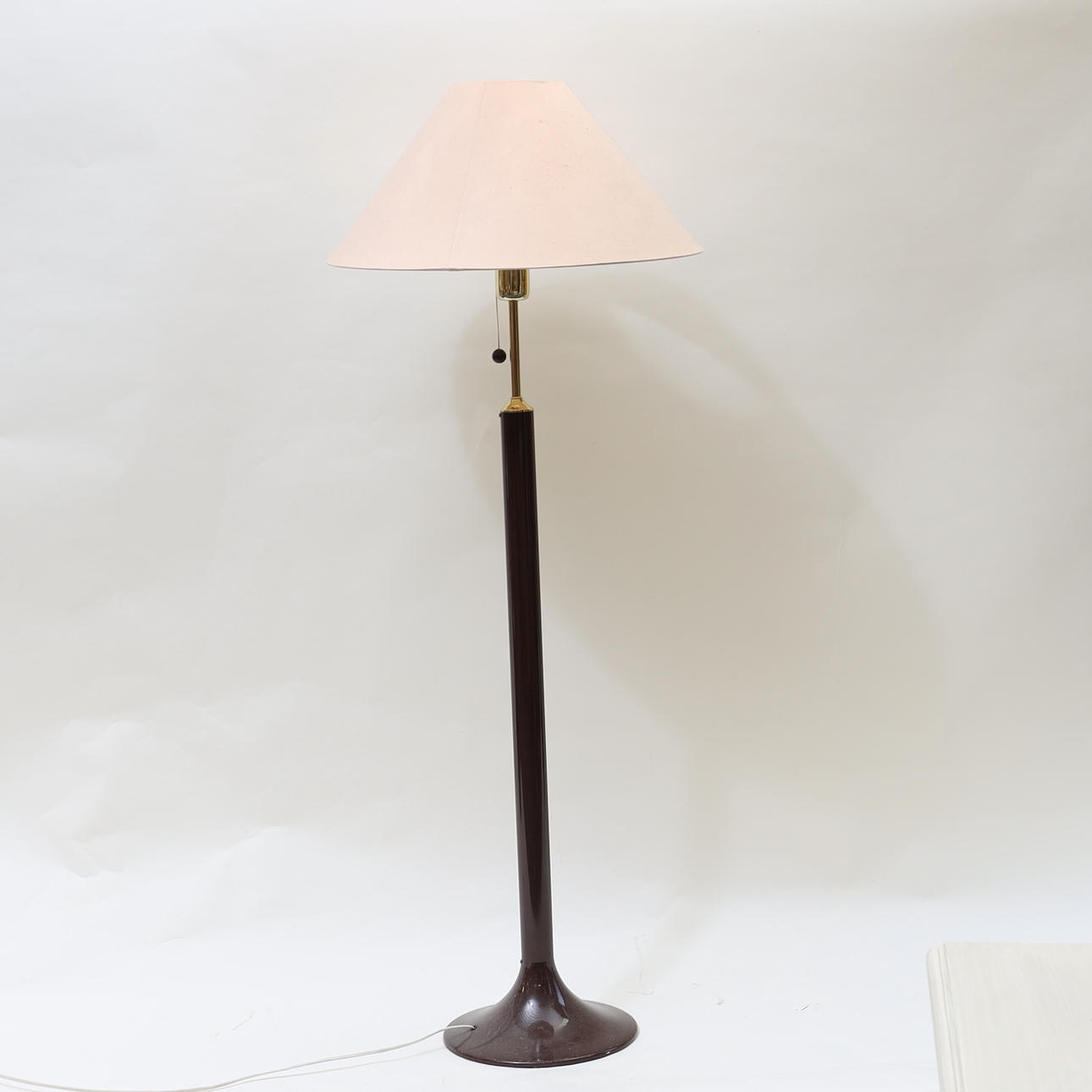 A late 20th century floor lamp.