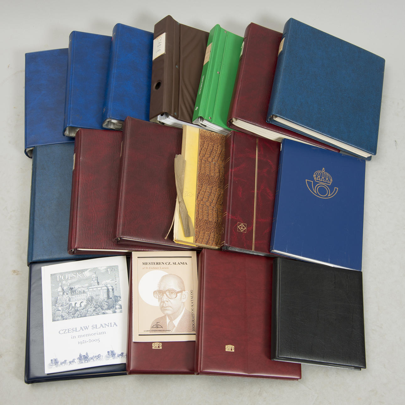 FRIMÄRKEN, mestadels ostämplat Sverige.