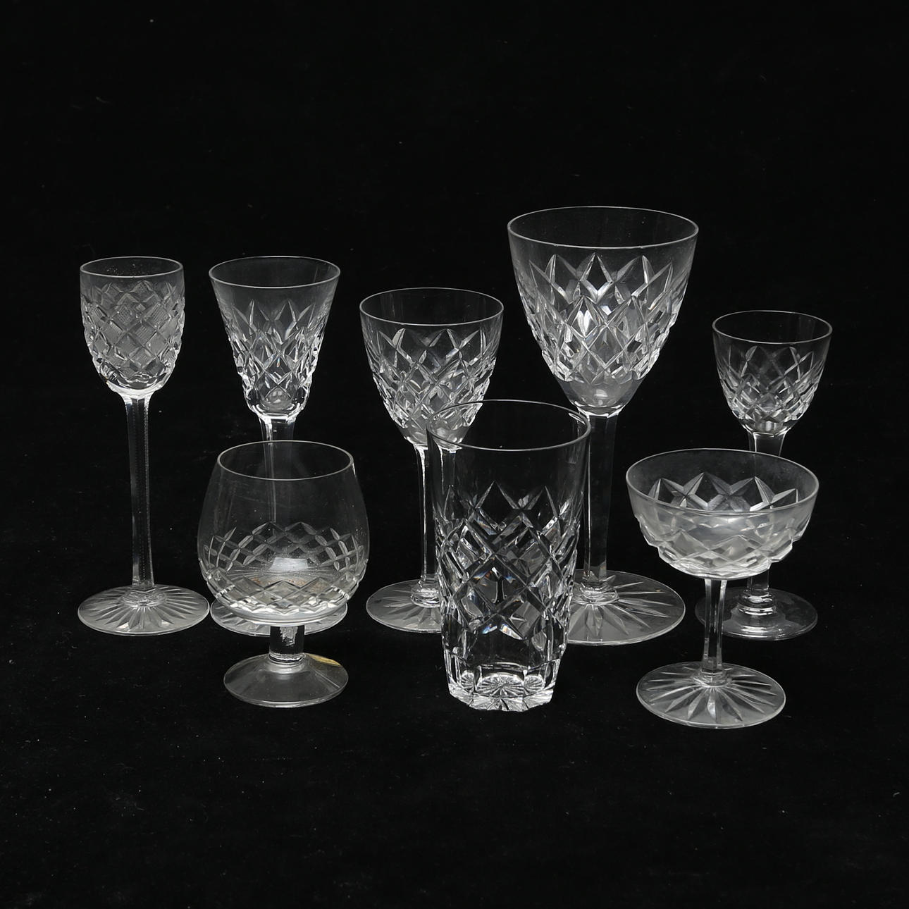 SERVISGLAS, totalt 52 delar, slipad dekor.