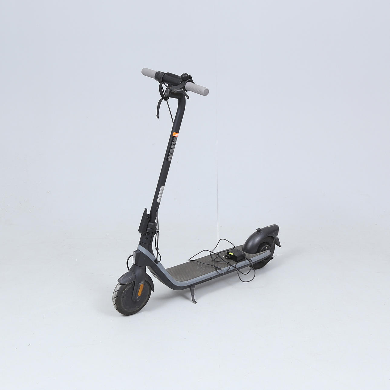 ELECTRIC SCOOTER, with charger.