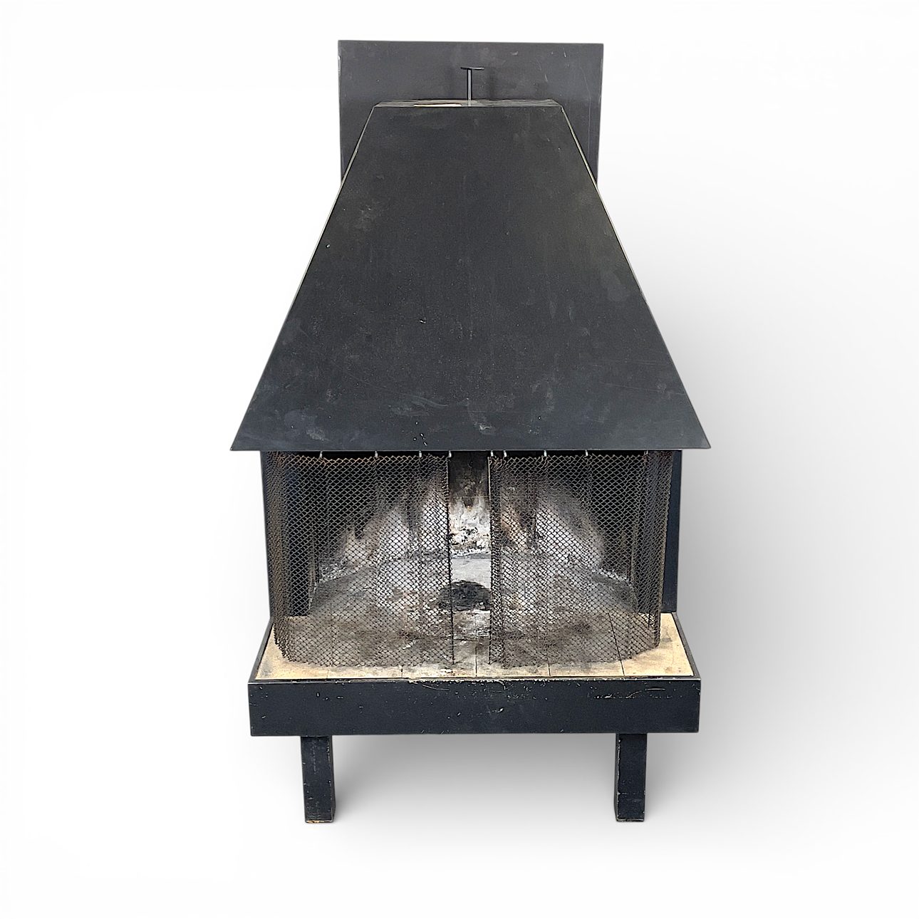 BRASKAMIN, metall, täljsten, 1900-tal.