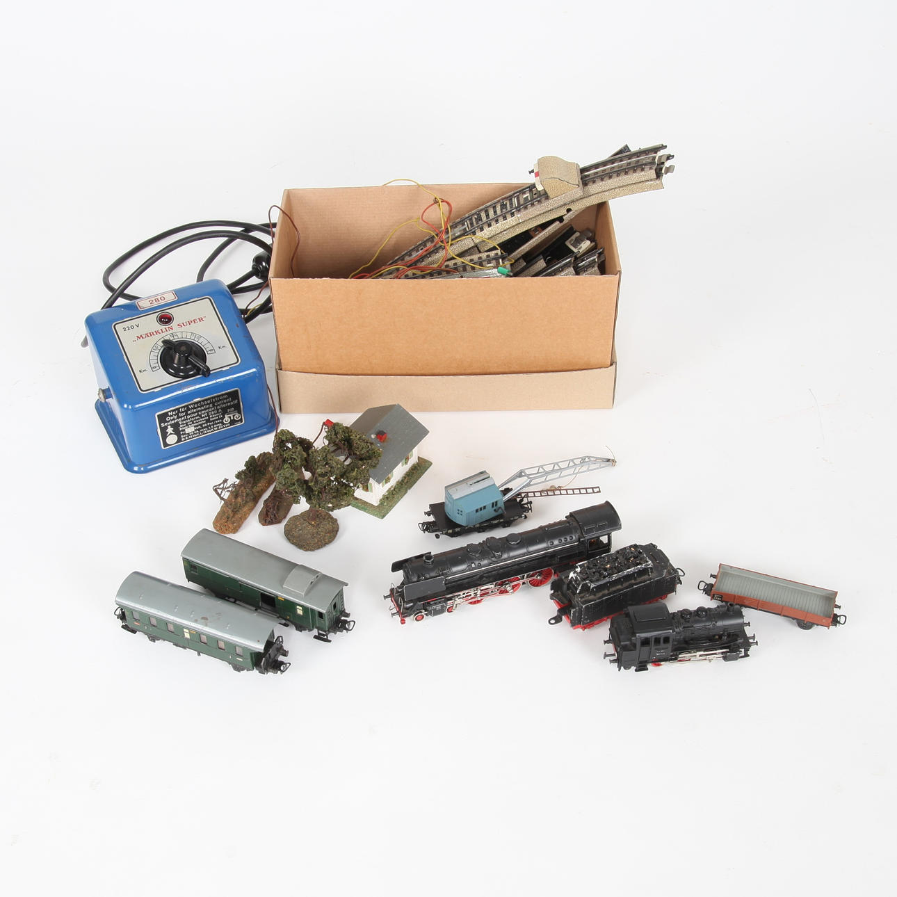 MÄRKLIN, Lok 01097 samt 89005, vagnar, räls, transformator samt sceneri.