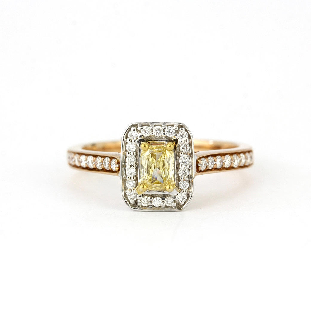 FANCY YELLOW DIAMOND 18CT RING.