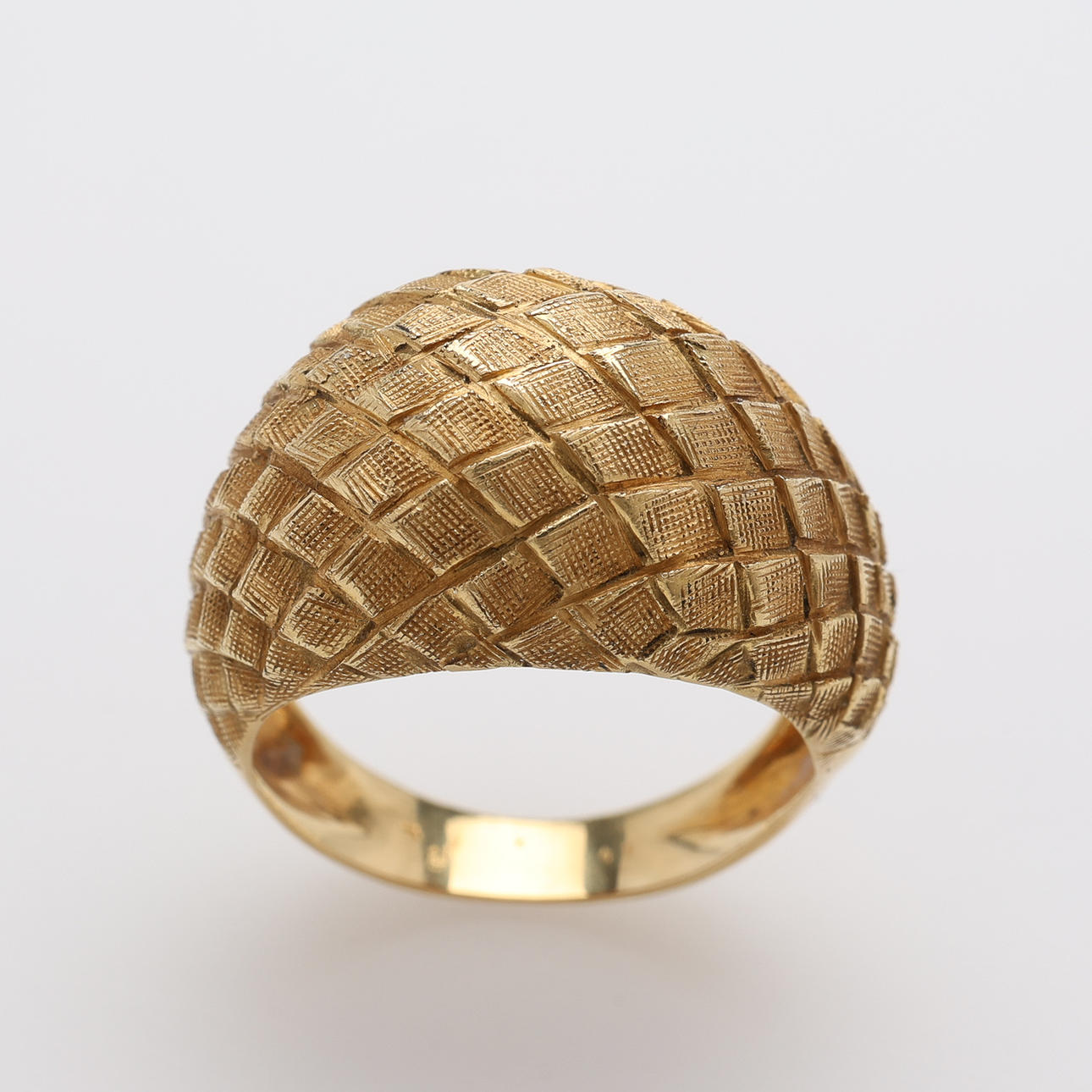 RING, 18K GOLD, WEIGHT 9 GRAMS.