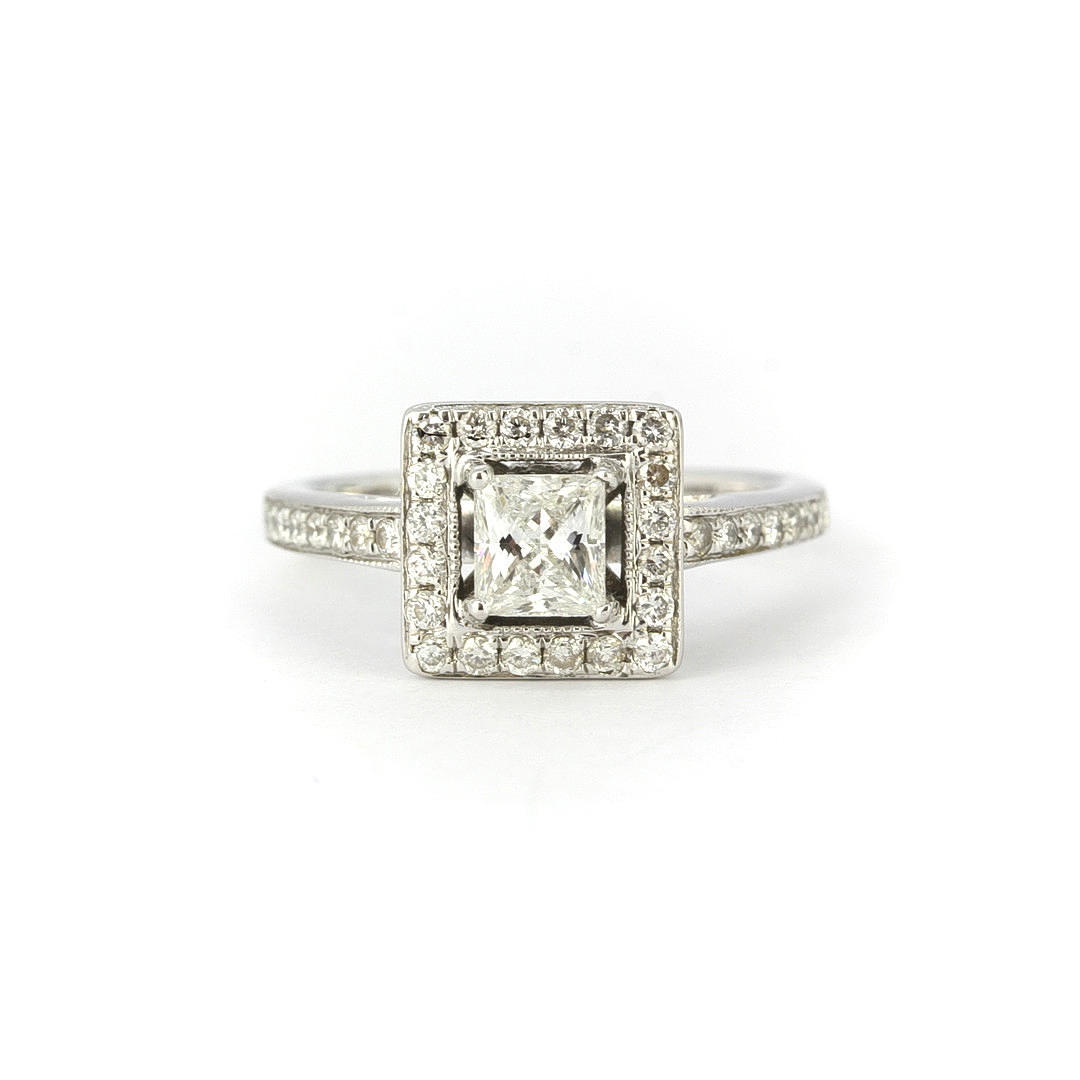 1CT DIAMOND CLUSTER RING.