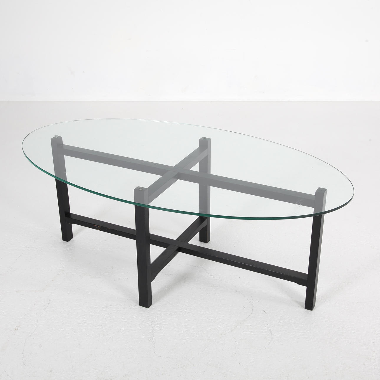 SOFFBORD MED GLASSKIVA.