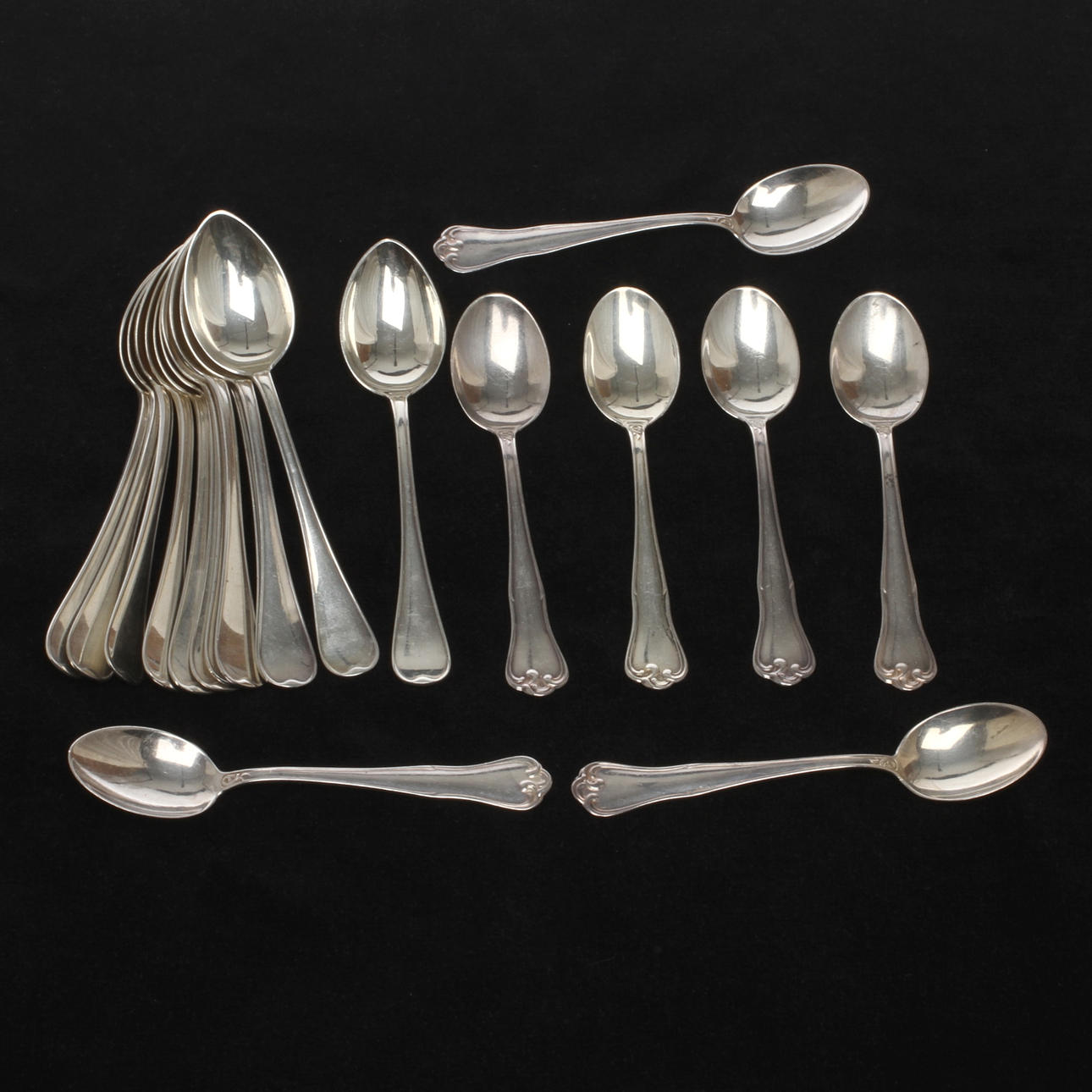 KAFFESKEDAR; 12 st, silver, C.G Hallberg, MOCKASKEDAR, 7st, silver, MEMA, 1900-talets andra hälft.