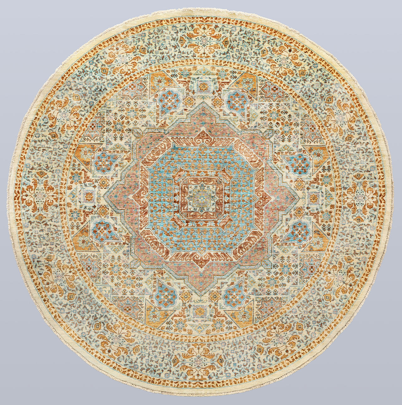 ORIENT CARPET. Round Zigler design, D=241 cm.