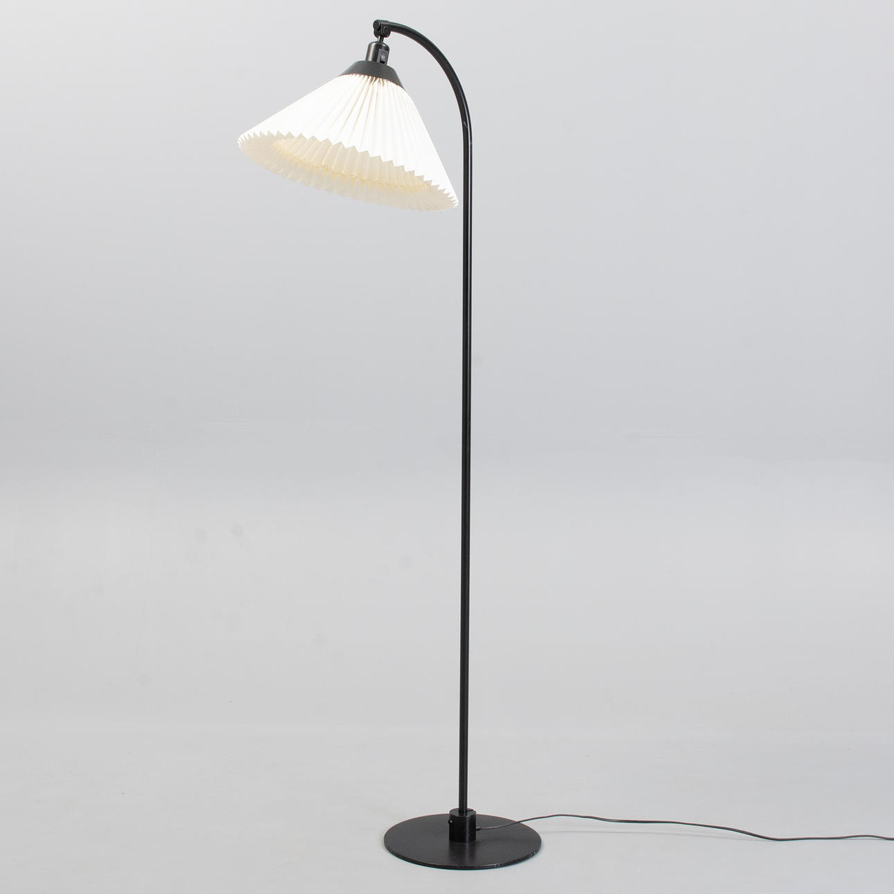 FLEMMING AGGER. Model 368 Gulvlampe, for Le Klint. Danmark.