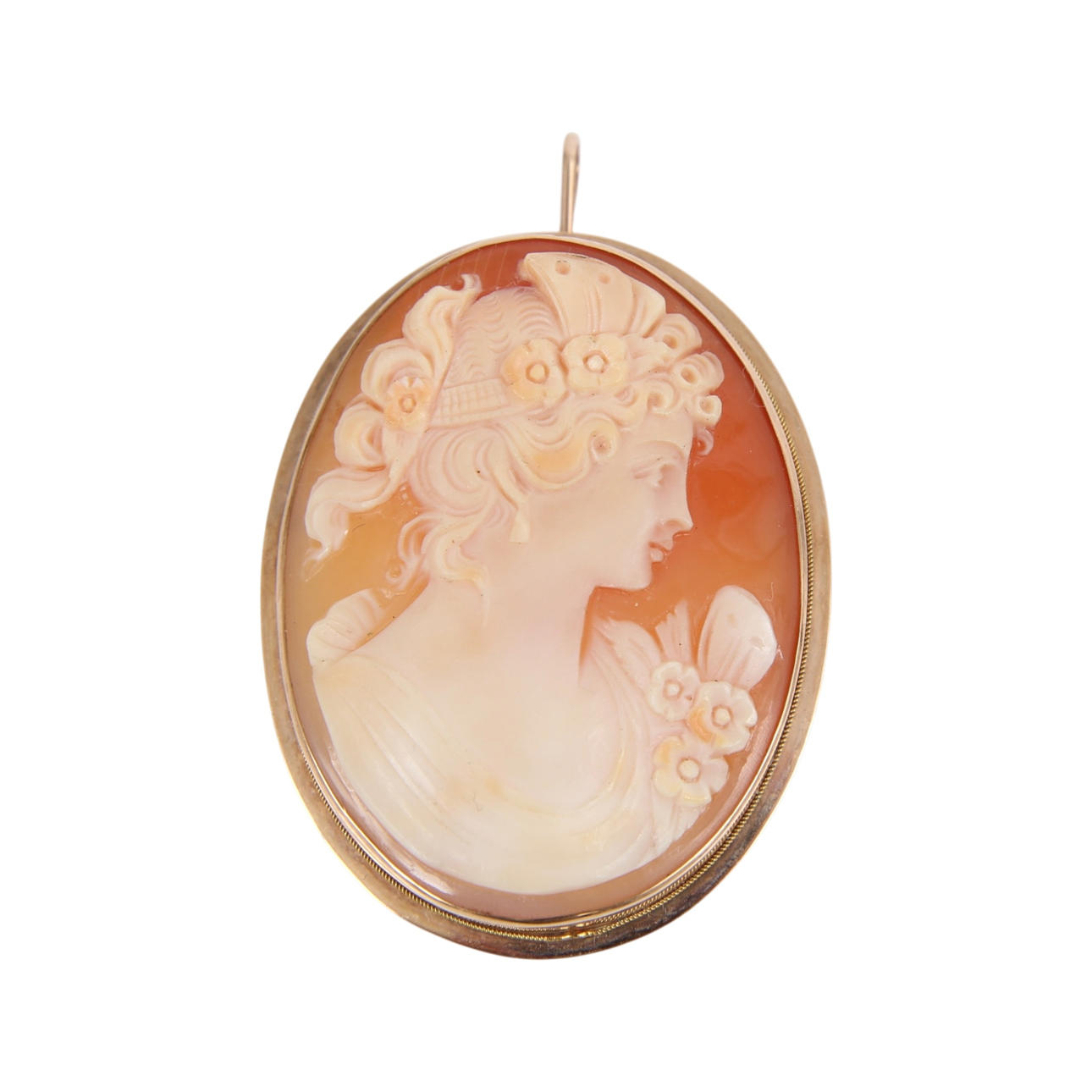 Camé brooch in 14kt gold.