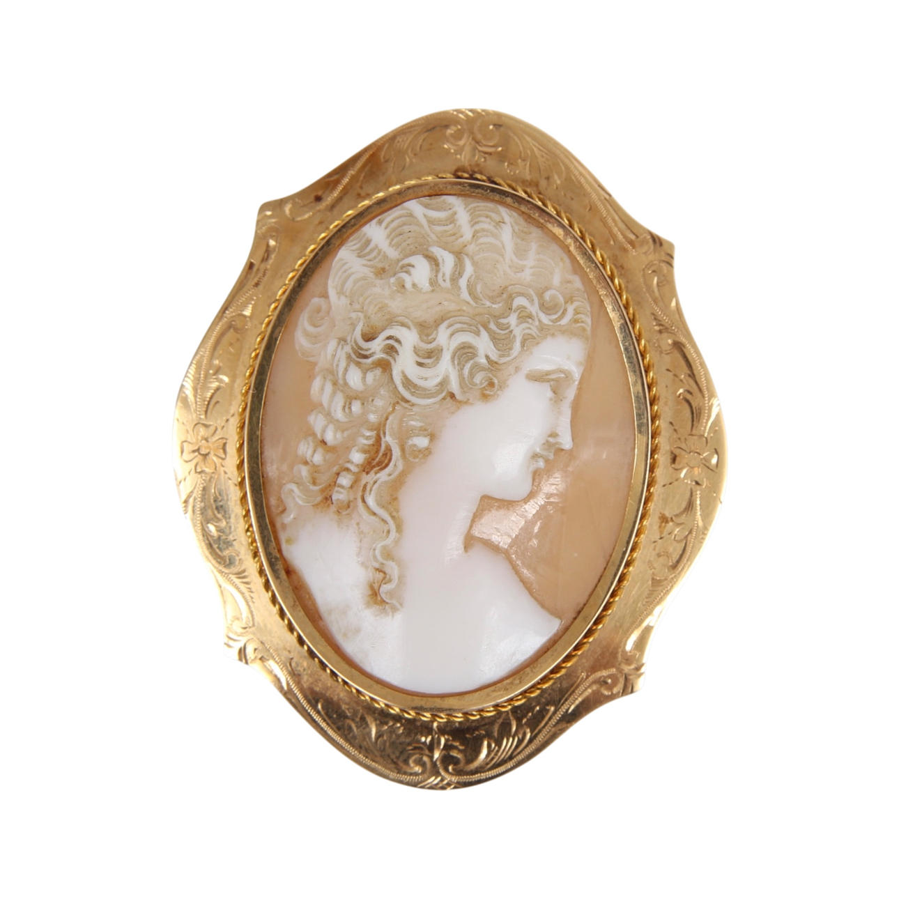 Camé brooch in 18 kt gold.