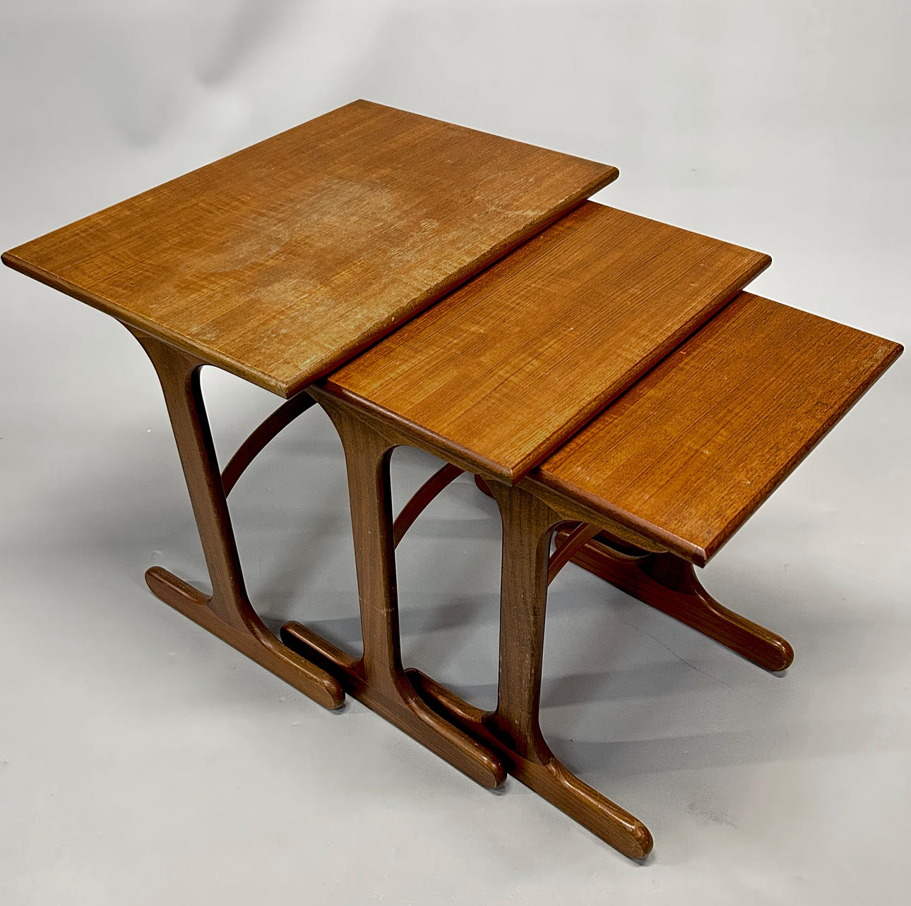 NEST OF THREE G PLAN TABLES.