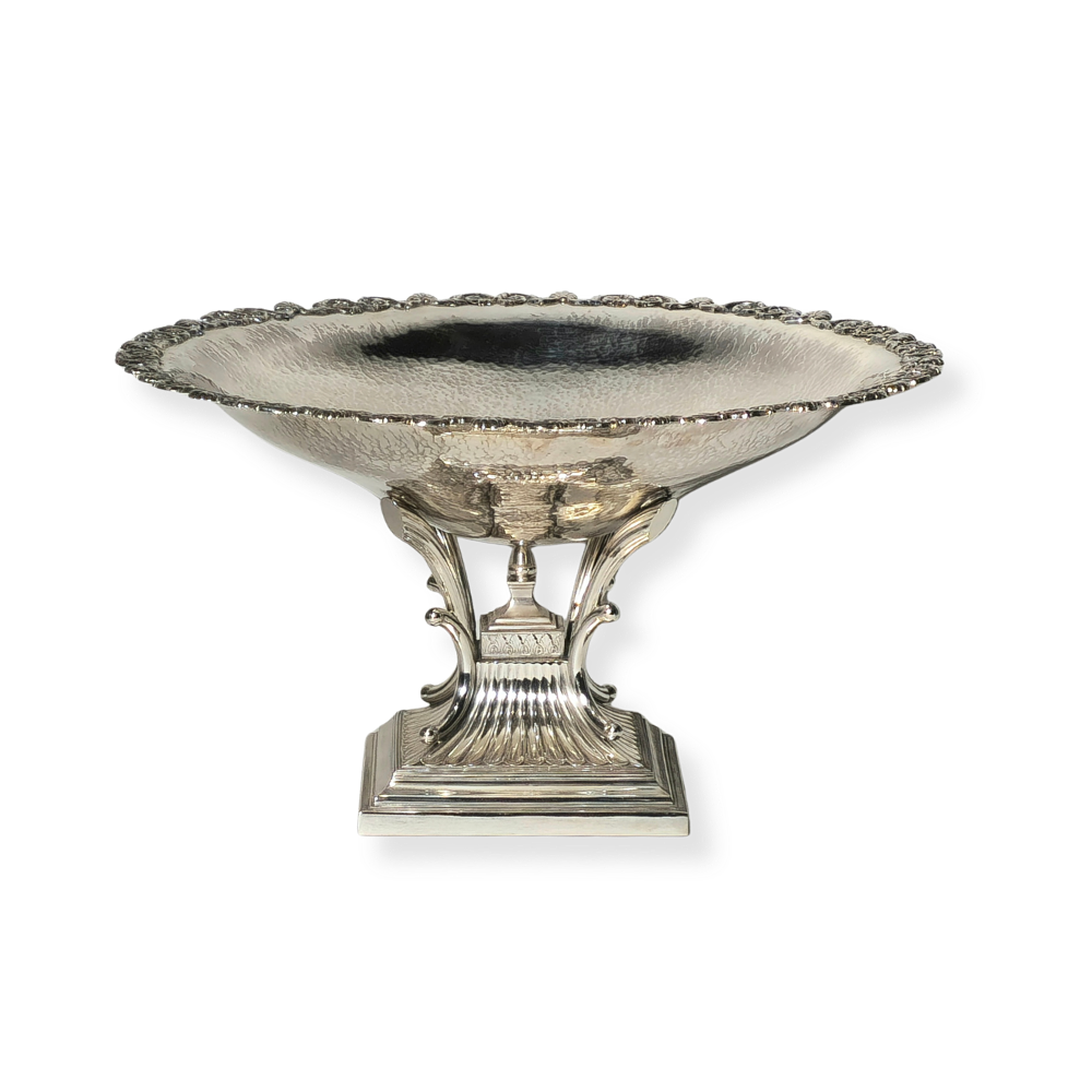 SILVER CENTER IN MARTELÉ SILVER.