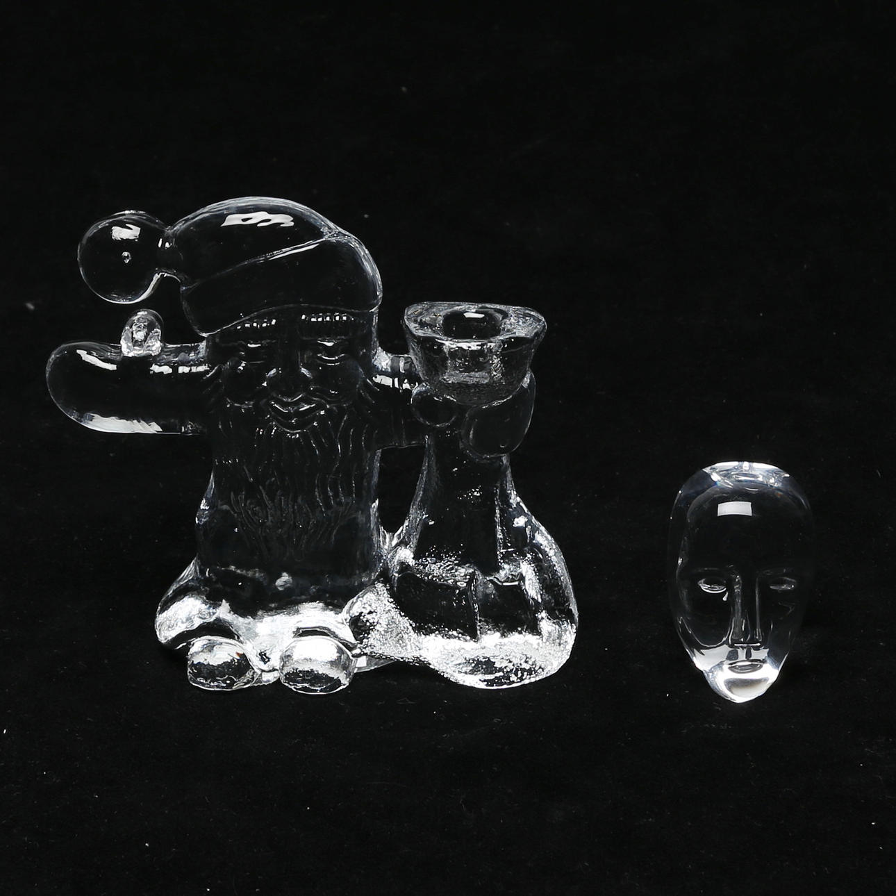 BERTIL VALLIEN. 2 glass mini sculptures, unsigned.