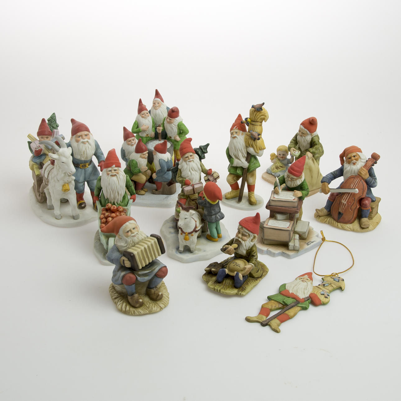 FIGURINER, 35 stycken, tomtar, efter Jenny Nyström.