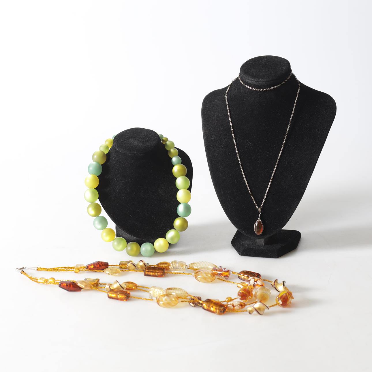 COLLIER, 3 st, bl.a. silver, 1900-tal.