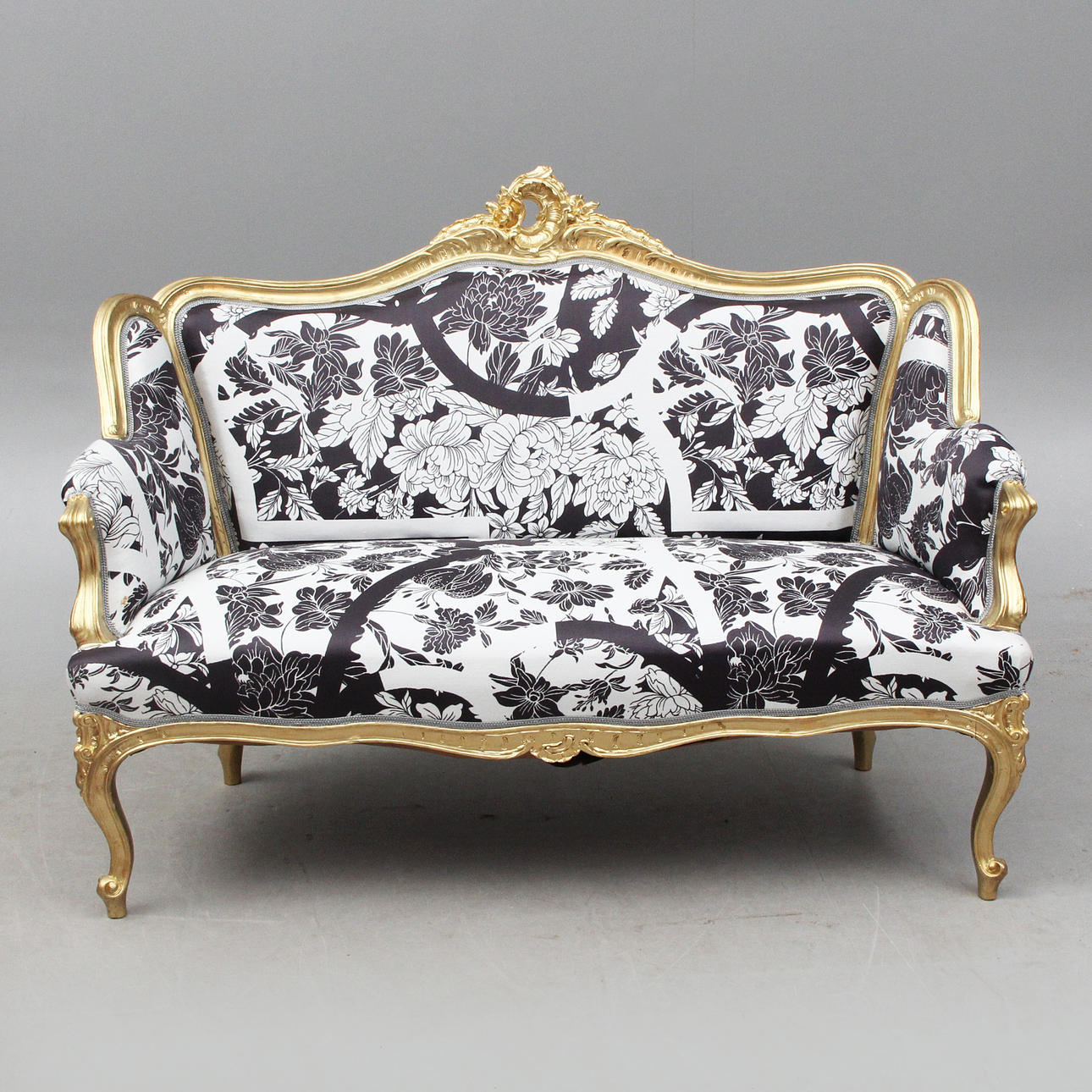 SOFA, neo-rococo.