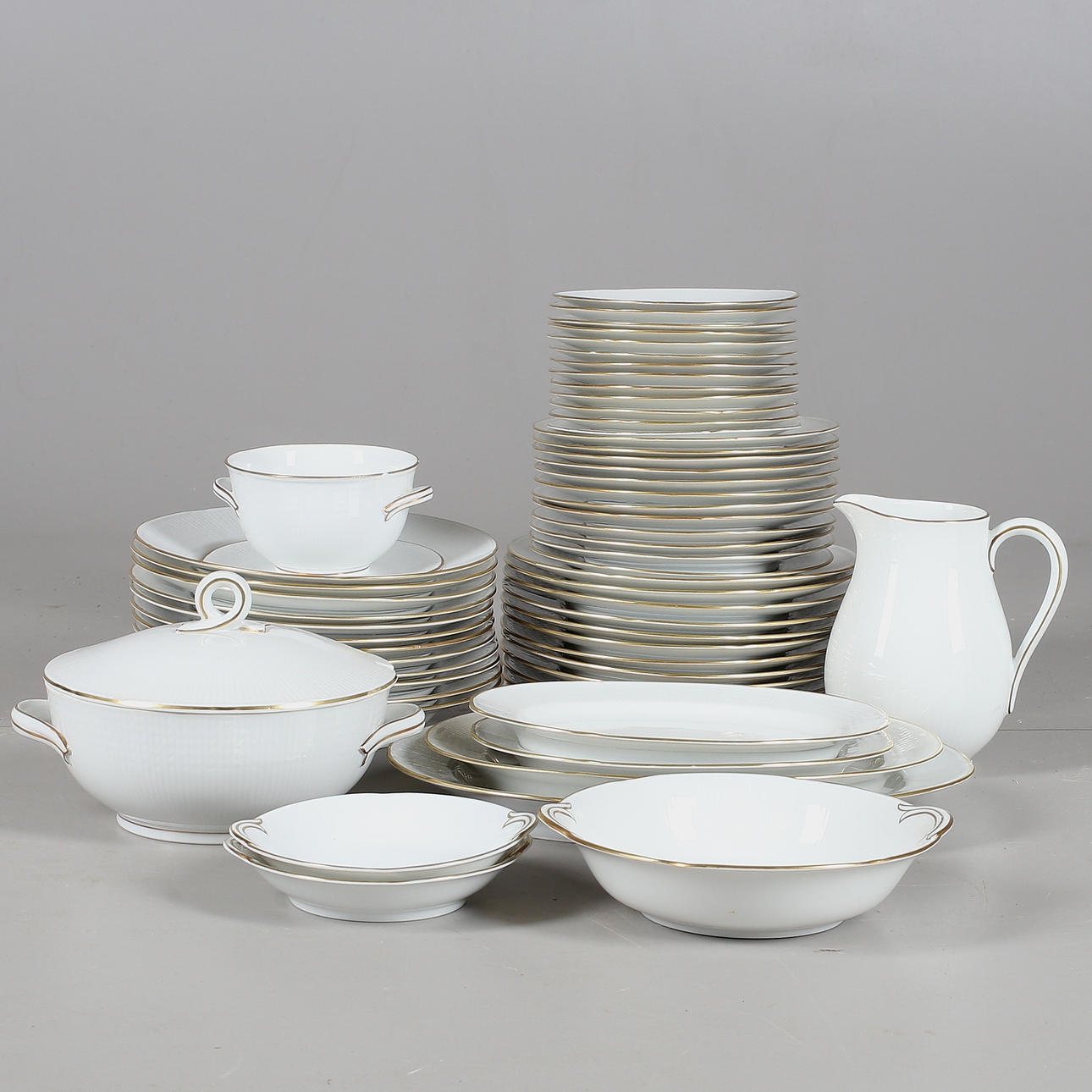 MATSERVIS, 59 delar, "Swedish Grace", Louise Adelborg, Rörstrand, 1900-talets andra hälft.