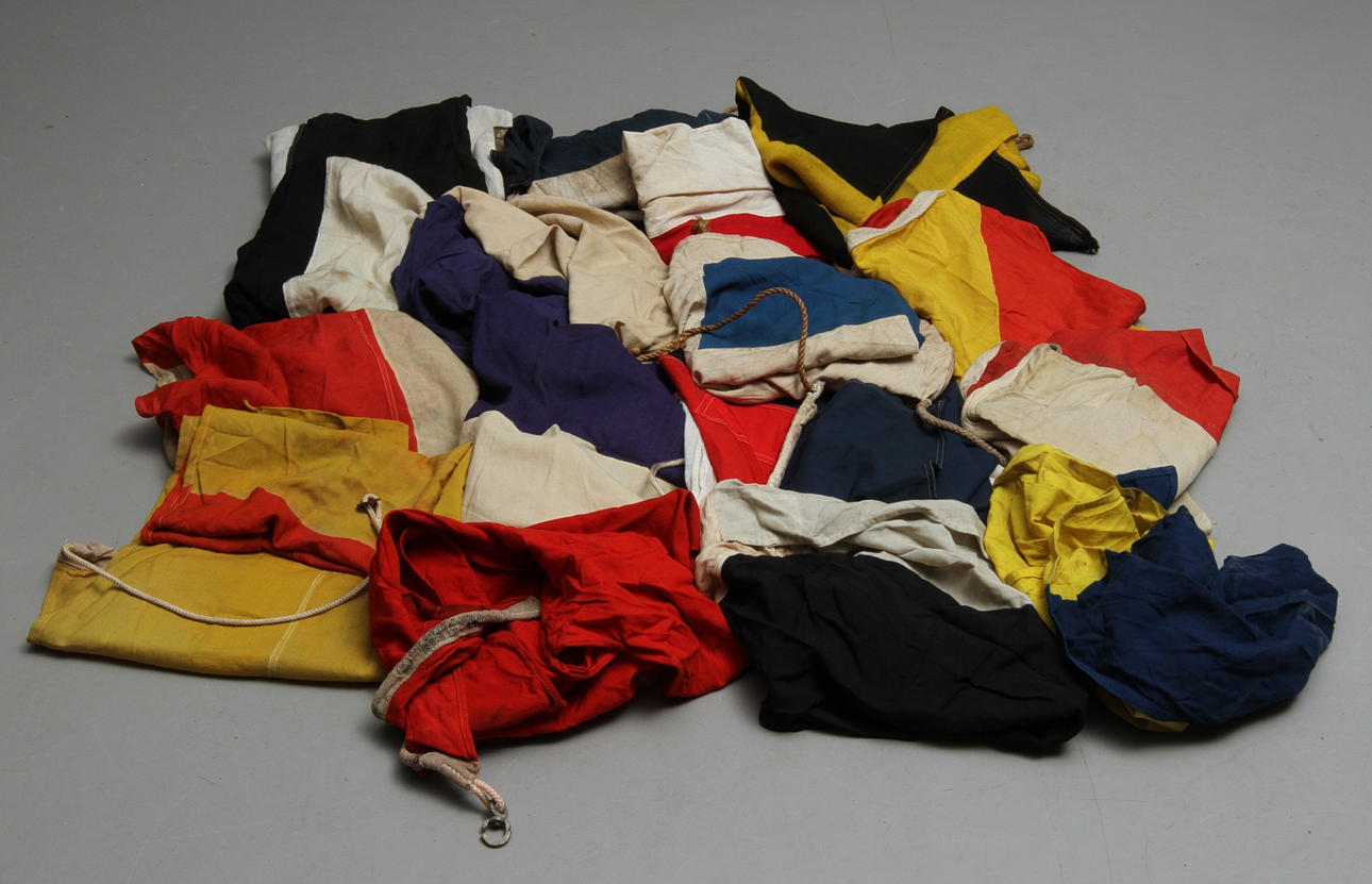 PARTI FLAGGOR, 15 st, Bland annat signalflaggor. 1900,tal.