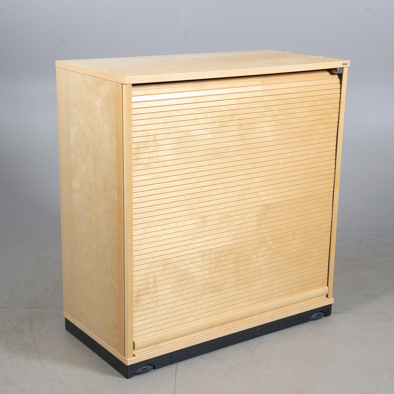 STORAGE CABINET, Kinnarps, birch, roller shutter door, contemporary.