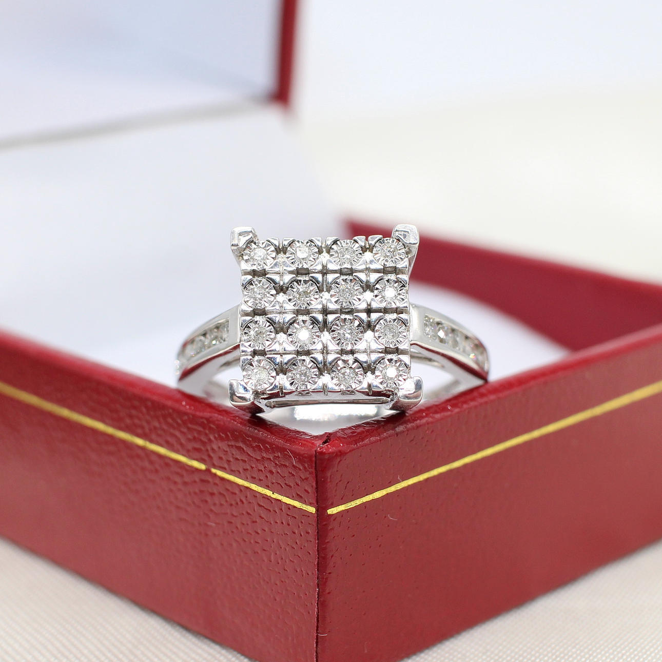 DIAMOND CHECKERBOARD RING.