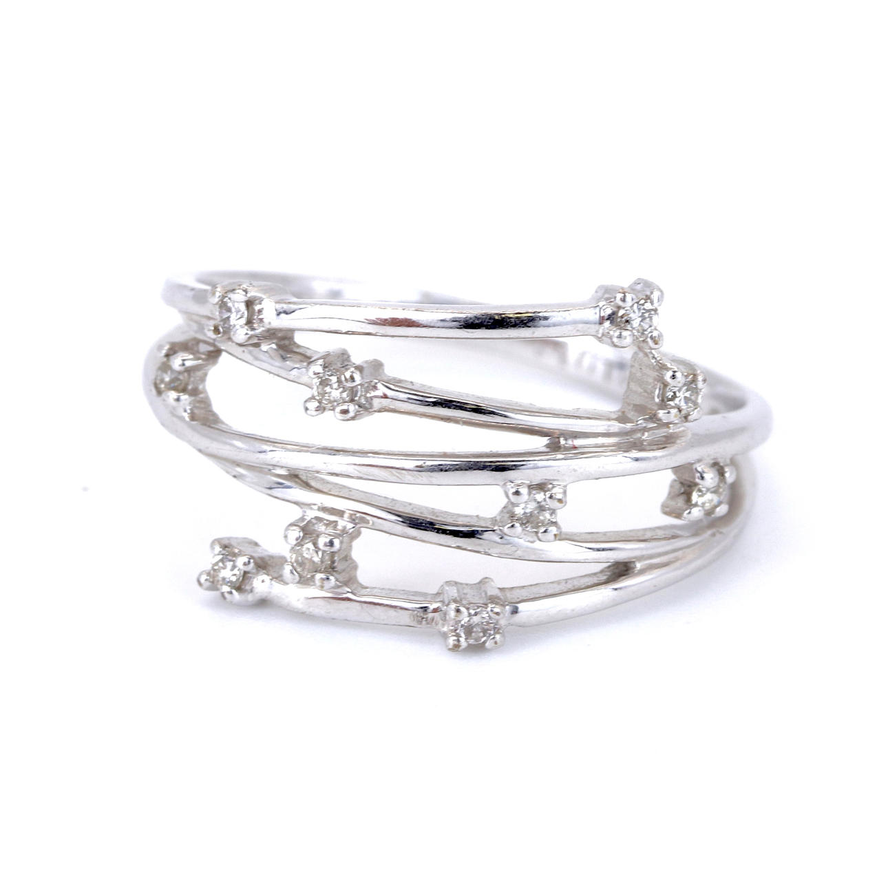 9CT WHITE GOLD DIAMOND SET RING.