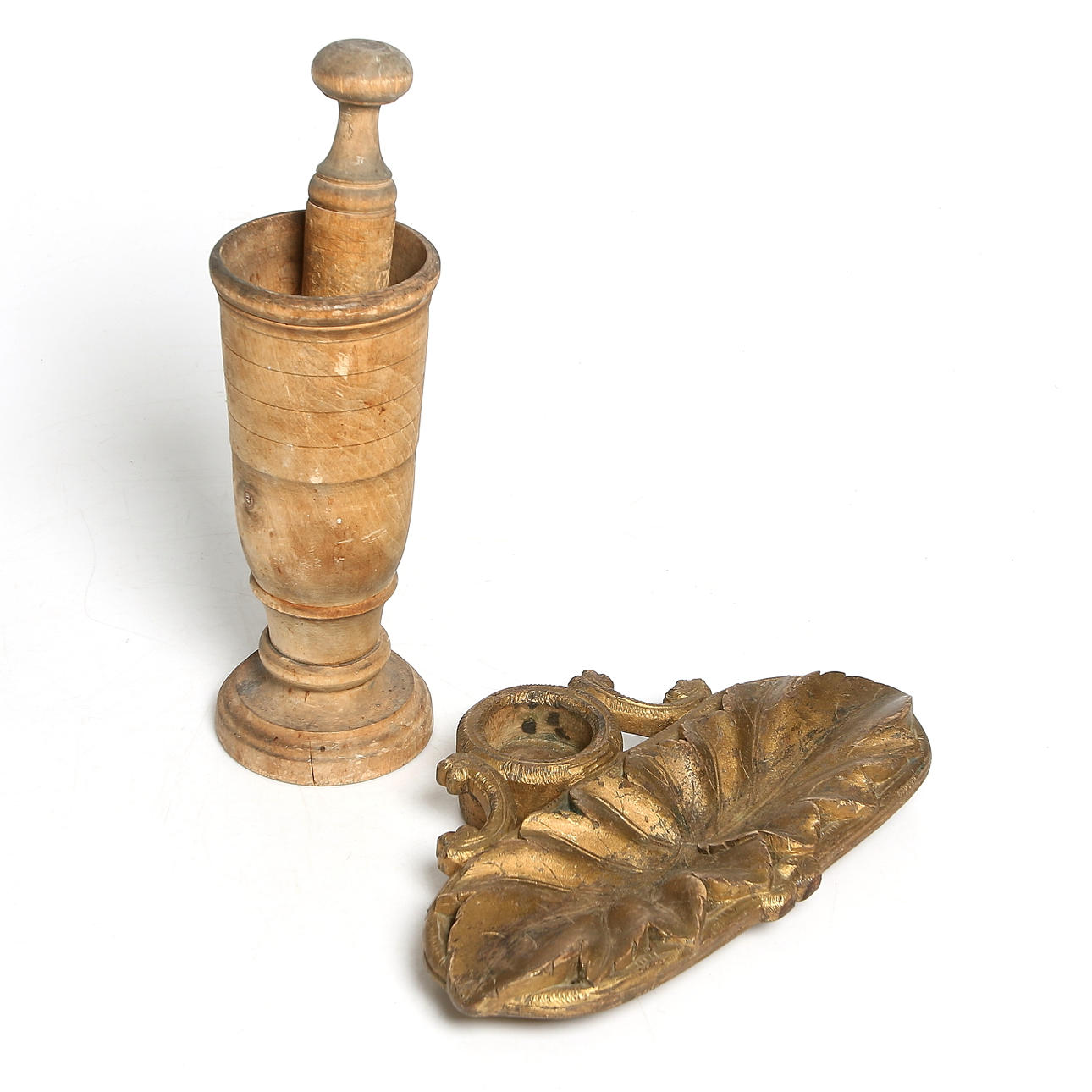 SKRIVSTÄLL samt KAFFERUSKA med STÖT, trä, allmoge, 1800-tal.