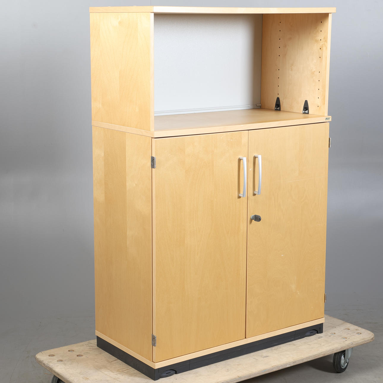 FÖRVARINGSSKÅP, Kinnarps, björk, samtida.